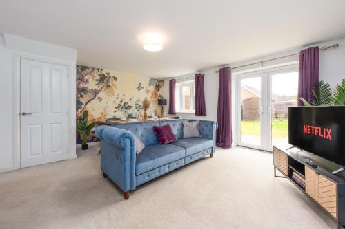 Modern 4 Bedroom House-Sleeps 7-Parking-Nr Hospital-Contractors