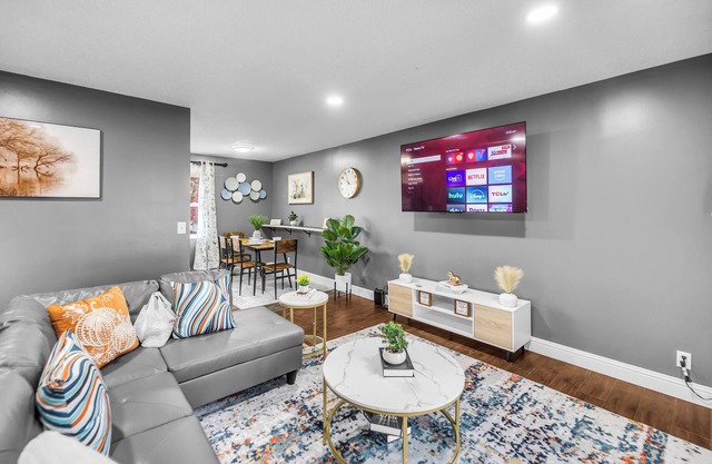 Modern 4-bedroom house near Lake Decatur