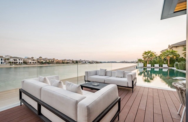 Modern 4-Bedroom Villa on Palm Jumeirah, with gym and 2 maid's rooms