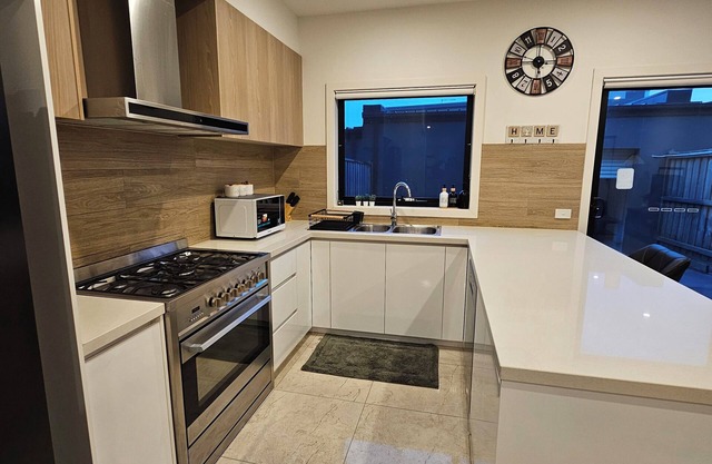 Modern 4 Bedrooms & 3 Bathrooms Entire Home - Lively Living in Clyde North