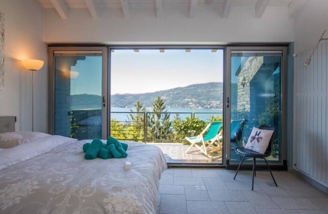 Modern 4½-room terraced corner house with sauna, garden and gigantic lake view