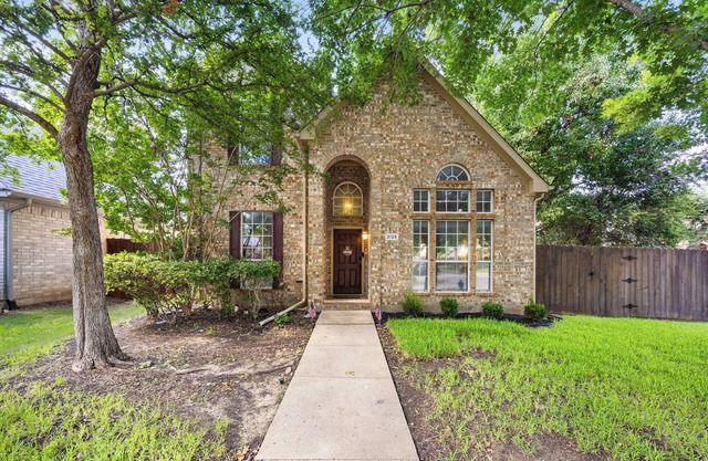 ★ Modern 4BR Family Retreat Pet-Friendly/No Carpet, Game Room, Great Location