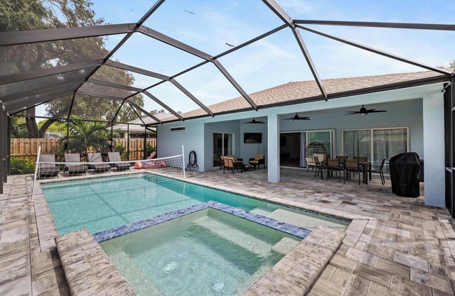 Modern 4BR Sarasota Retreat w/Saltwater Pool, Jacuzzi & Stylish Minimalist Desi