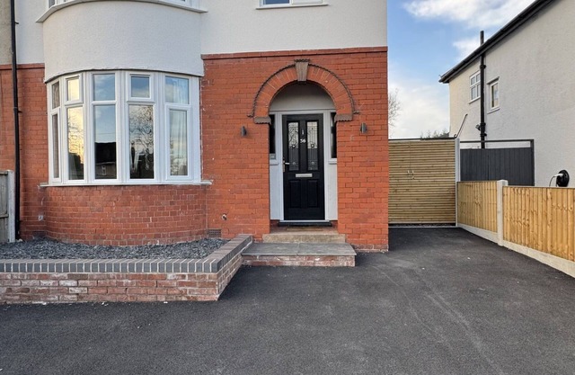 Modern 5 Bed Home Near Royal Shrewsbury Hospital