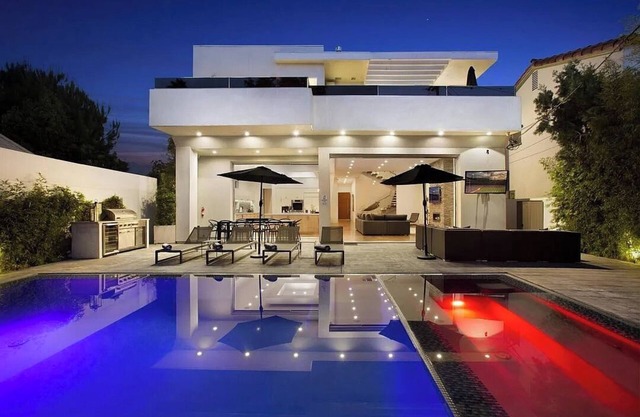 Modern 5-bedroom Retreat in West Hollywood