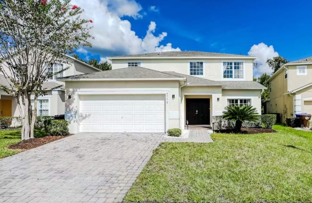Modern 5-Bedroom Villa with secluded Pool & Games Room only 10 miles from Disney
