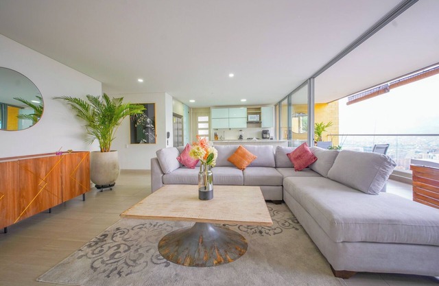 Modern 5 Bedroom w/Jacuzzi & Amazing View, Poblado
