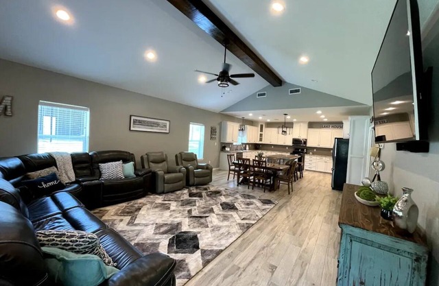 Modern 5-BR Lake House w/Covered Parking