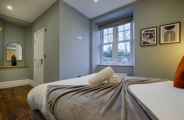 Modern 6BR/4Bath in the heart of #LakeDistrict