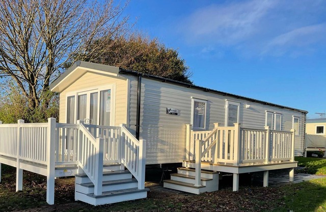 Modern 8 berth caravan with decking at Skipsea Sands in Yorkshire ref 41125WF