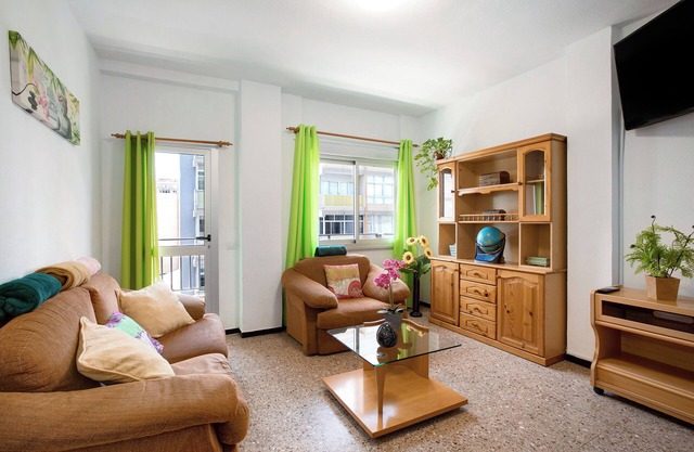 Modern Apartment "Santa Cruz Centro" in Central Location with Wi-Fi & Balcony.