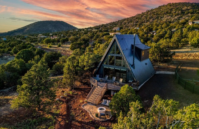 Modern Aframe Grand Canyon Pets Views