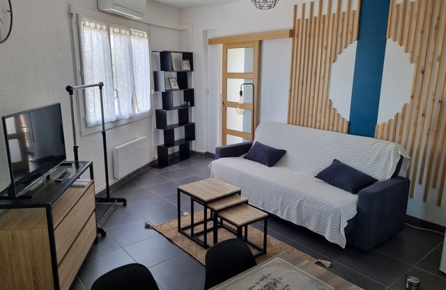 Modern air-conditioned and well-equipped T2 apartment 200m from the beach