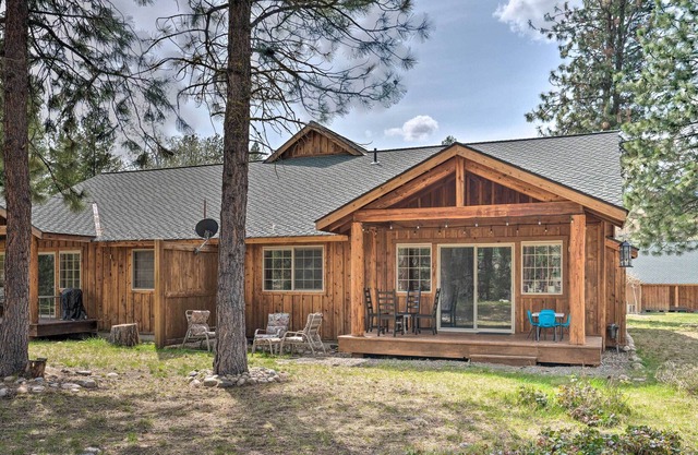 Modern Alpine Condo w/ Fireplace Near Ski Trails!