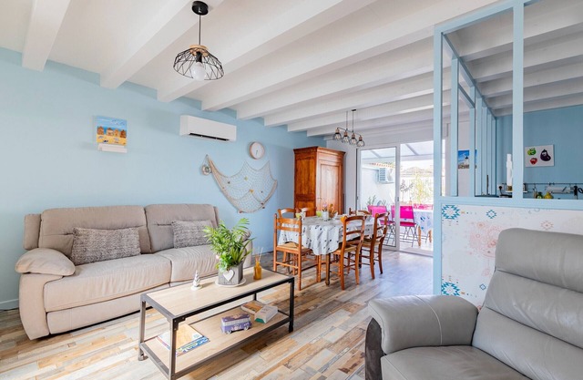 Modern and colourful villa in Jard-sur-mer
