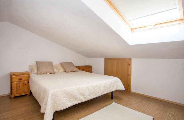 Modern and comfortable apartment for 5 persons, with shared pool and garden