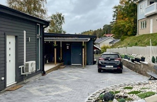 Modern and compact cottage in Lindome.