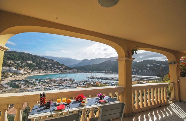 Modern and cozy apartment with terrace and amazing sea views, wifi and A/C