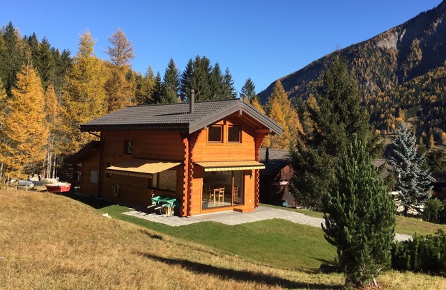 Modern and cozy chalet in the Swiss Valais - Mont Blanc massif