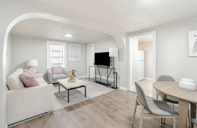 Modern and Cozy Tampa Home, Minutes from Busch Gardens and Centralized Location