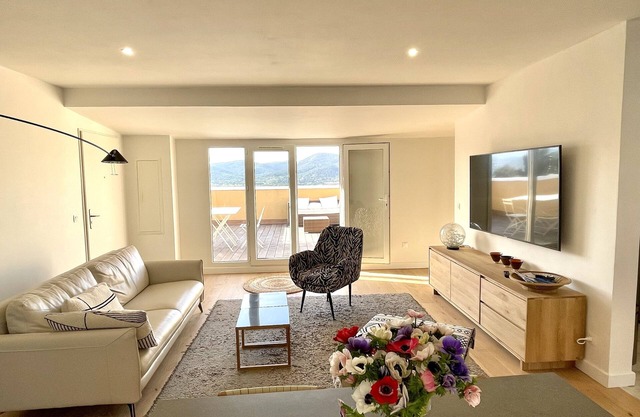 Modern and designer apartment 5 km from Saint Tropez