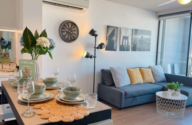 Modern and Homely 2Bed apartment Free Parking WiF