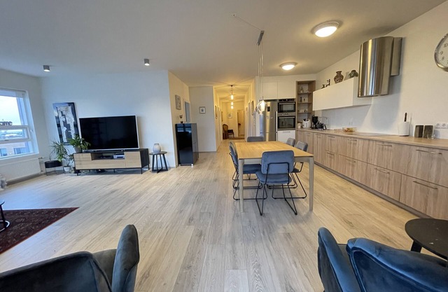 Modern and spacious 3 bedroom apartment in Kópavogur, centrally located.