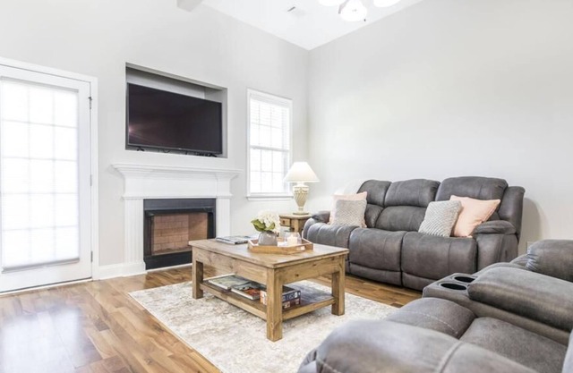 Modern and Spacious Home near Robins AFB