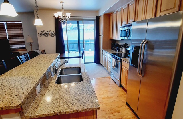 Modern and spacious 1 bdrm condo - walk to everything in downtown Winter Park!