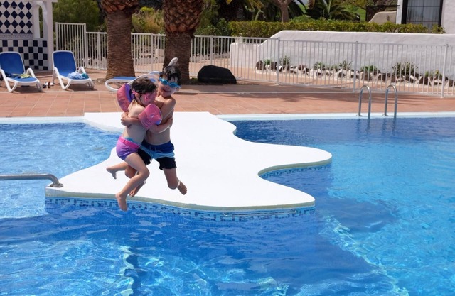 Modern apartment with Shared Pool, WIFI and views to Tiede and the Sea