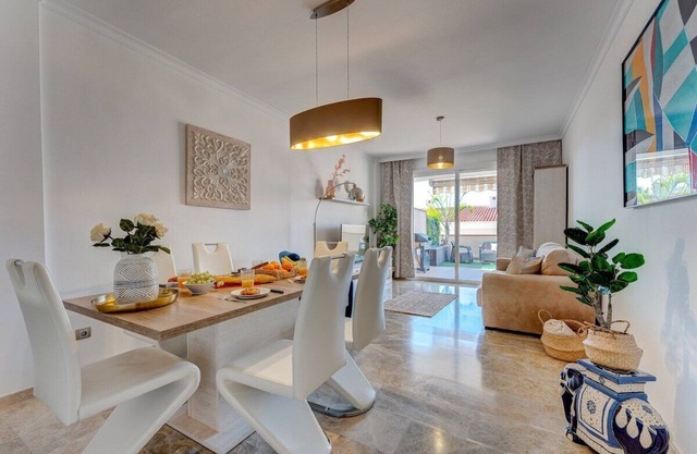 Modern apartment large terrasse bbq 2 pools