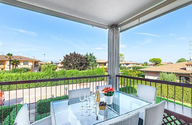 Modern apartment with pool in Sirmione, just a few minutes' walk from the lake!