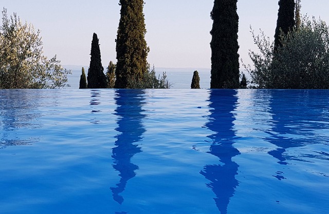 Modern apartment with Seepanoramablick in a quiet area with large infinity pool