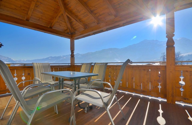 Modern apartment, private sauna, spectacular views, 5 min to ski lifts