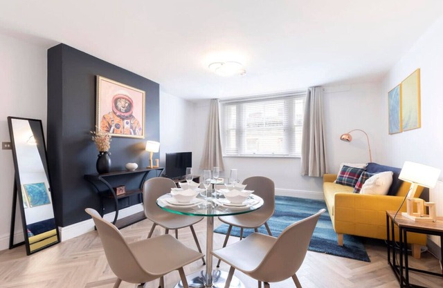 Modern Apartment in Historic Gloucester Quays
