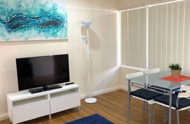 Modern Apartment Close to QEH+City+Beach+Airport