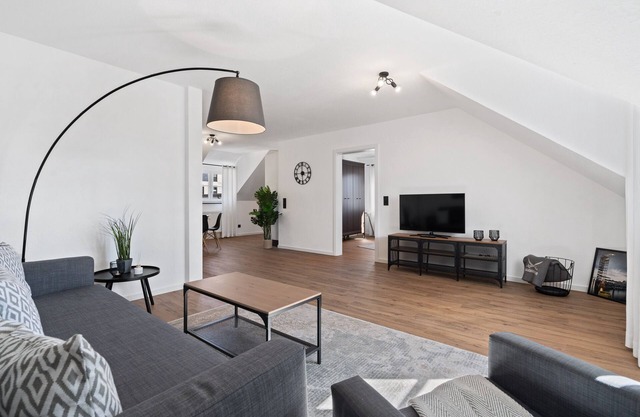 Modern Apartment Lio - Nearby Lake and City Center with Wi-Fi