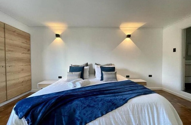 Modern apartment-1 block from El Poblado park