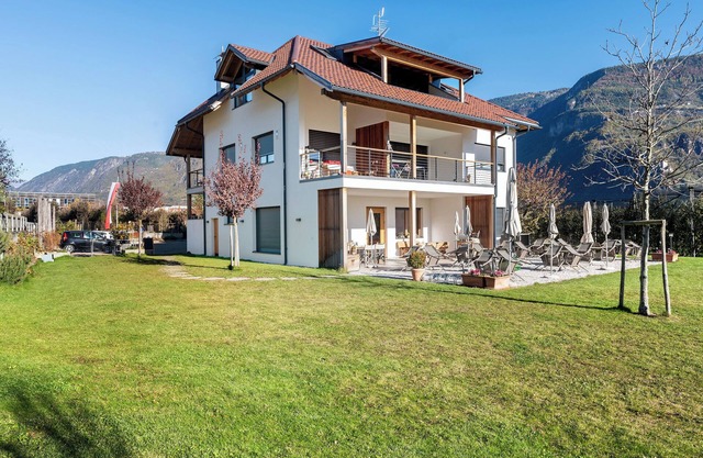 Modern Apartment "3 Weger" with Panoramic Mountain View, Beautiful Balcony & Wi-Fi