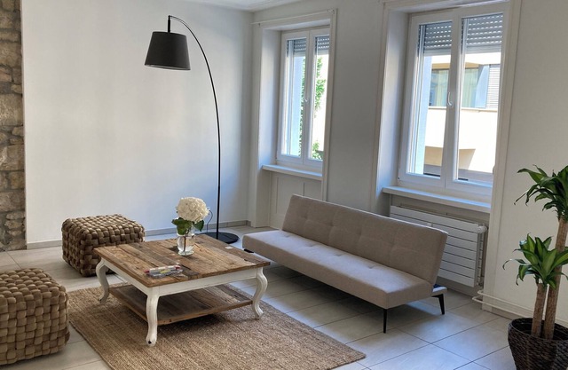 Modern Apartment, 4 Bedrooms, Central Location, Sauna, Patio
