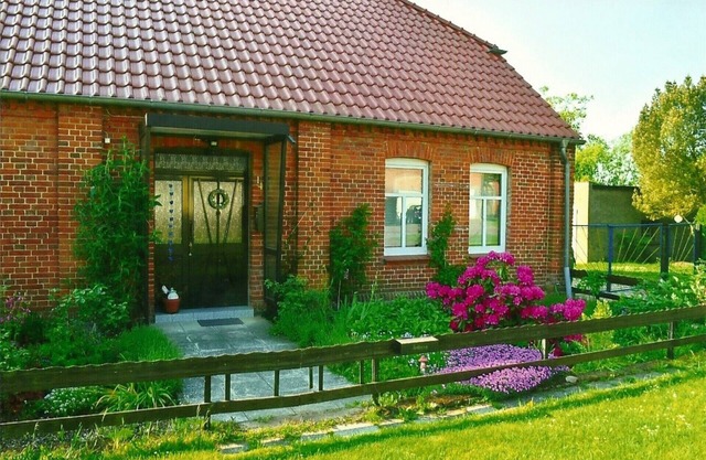 Modern apartment 40 sqm, 2 pers., large garden near bathing lake in Broock (Lübz)