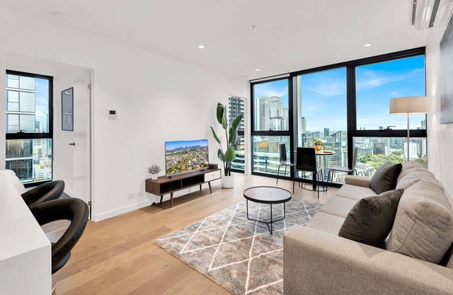 Modern Apartment - City Views