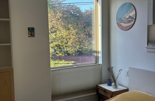 Modern Apartment close to Downtown Vancouver. Steps away from Commercial Drive!