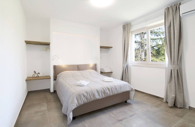 Modern Apartment Close to Lake Garda with Wi-Fi & Terrace