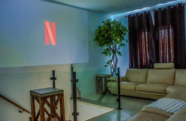 Modern Apartment - Home Theater and Premium Kitchen