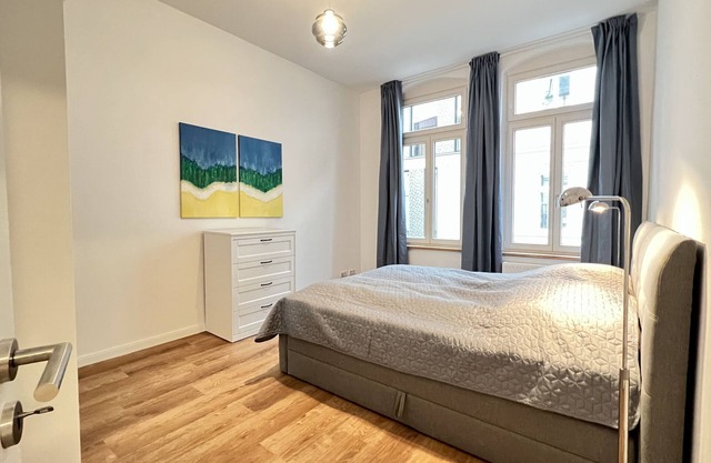 Modern apartment in Altbauvilla with 3 bedrooms and 2 bathrooms in the city