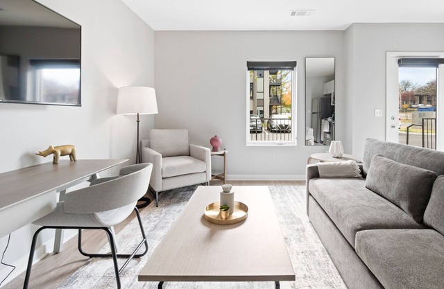 Modern Apartment in Prime Location (ID6493X23)