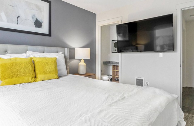 Modern Apartment in Prime Location (ID4517)