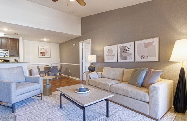 Modern Apartment in Prime Location (ID8767X66)