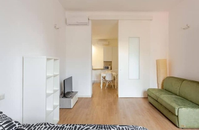 Modern apartment in Paolo Sarpi street